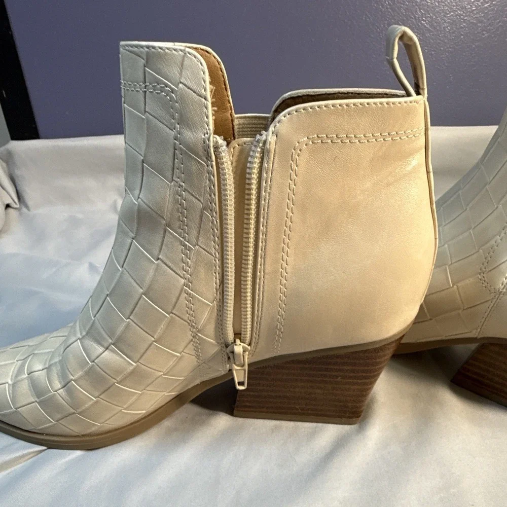 Yellow Box Women's Croc Embossed Pointed Toe Ankle Booties Zip 7.5